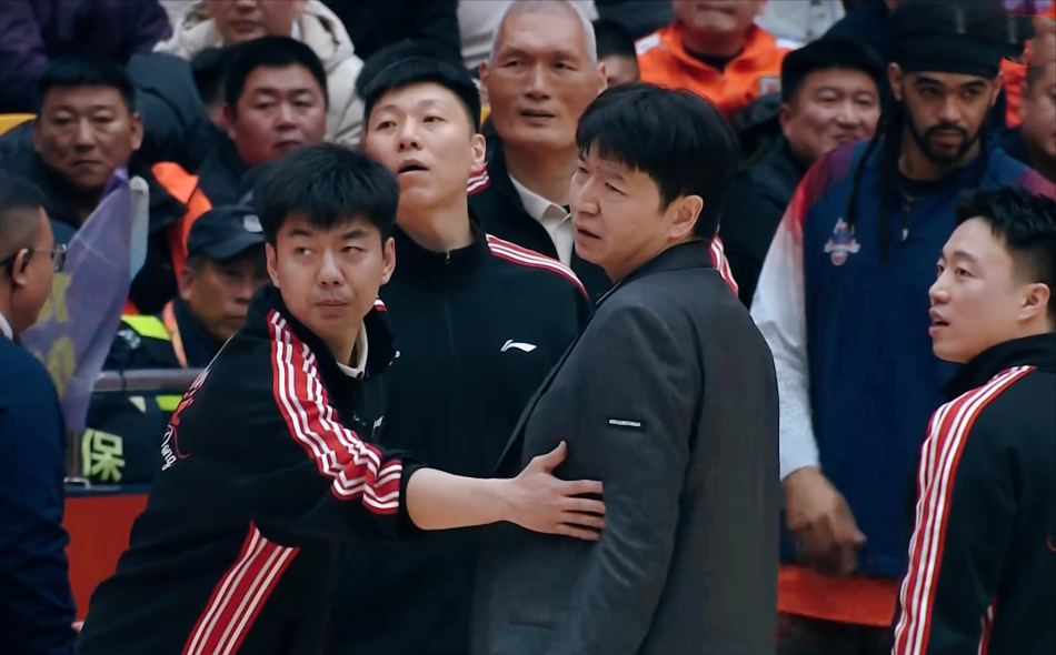 世界杯官方平台-爆砍42分！克里斯大号2双，CBA焦点1战：山东险胜，2大外援咋回事